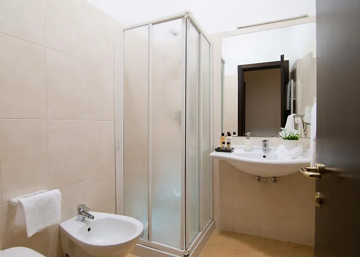 Cardinal Of - Recommended For Ages 25 To 55 Otel