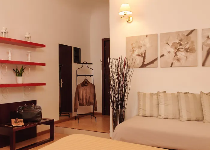 Otel Cardinal Of - Recommended For Ages 25 To 55